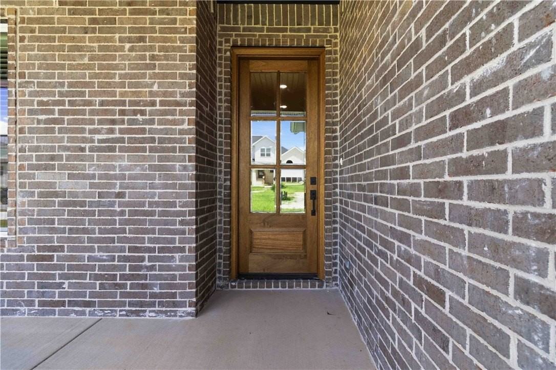 1070 Whistler Street - Photo 4 of 32