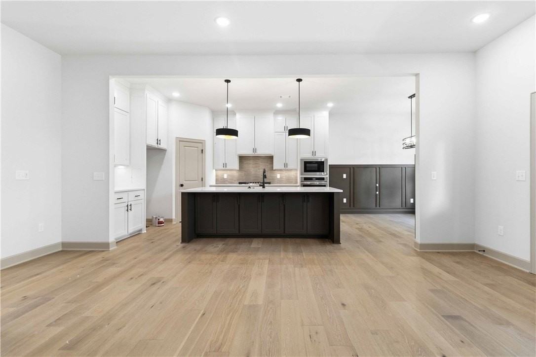 1070 Whistler Street - Photo 7 of 32