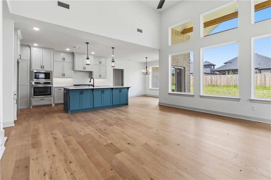 1071 Whistler Street - Photo 7 of 40