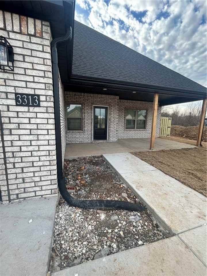 3313 Sw Lucretia Rd - Photo 2 of 36