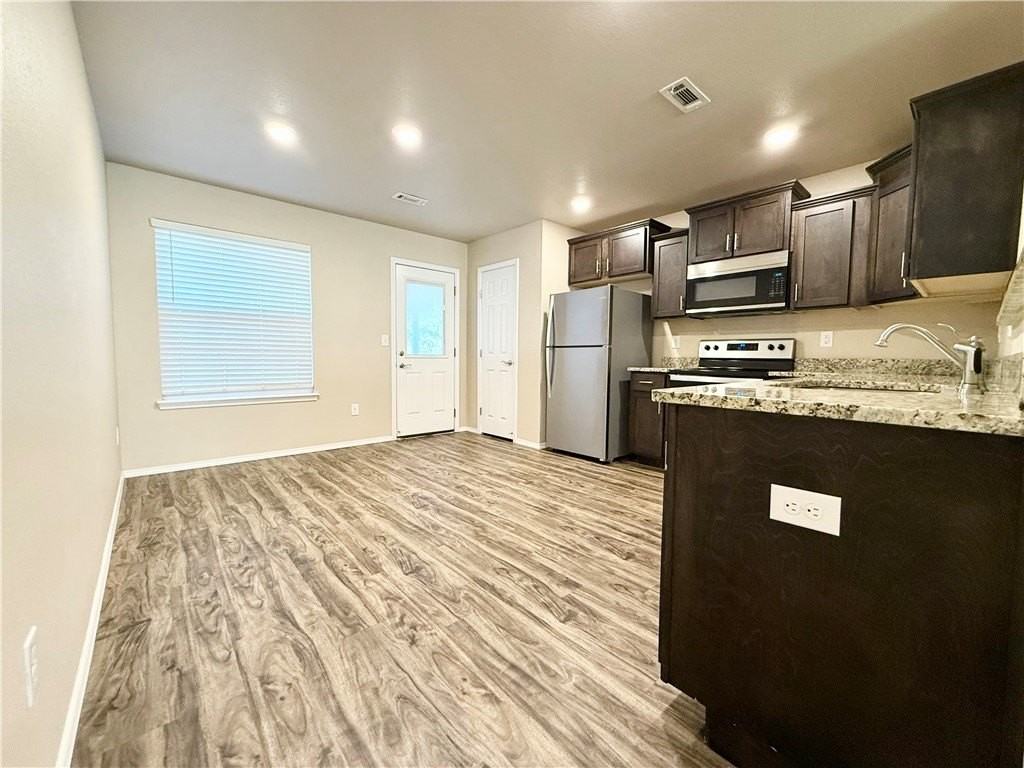 817 Saddlebrook St - Photo 7 of 16