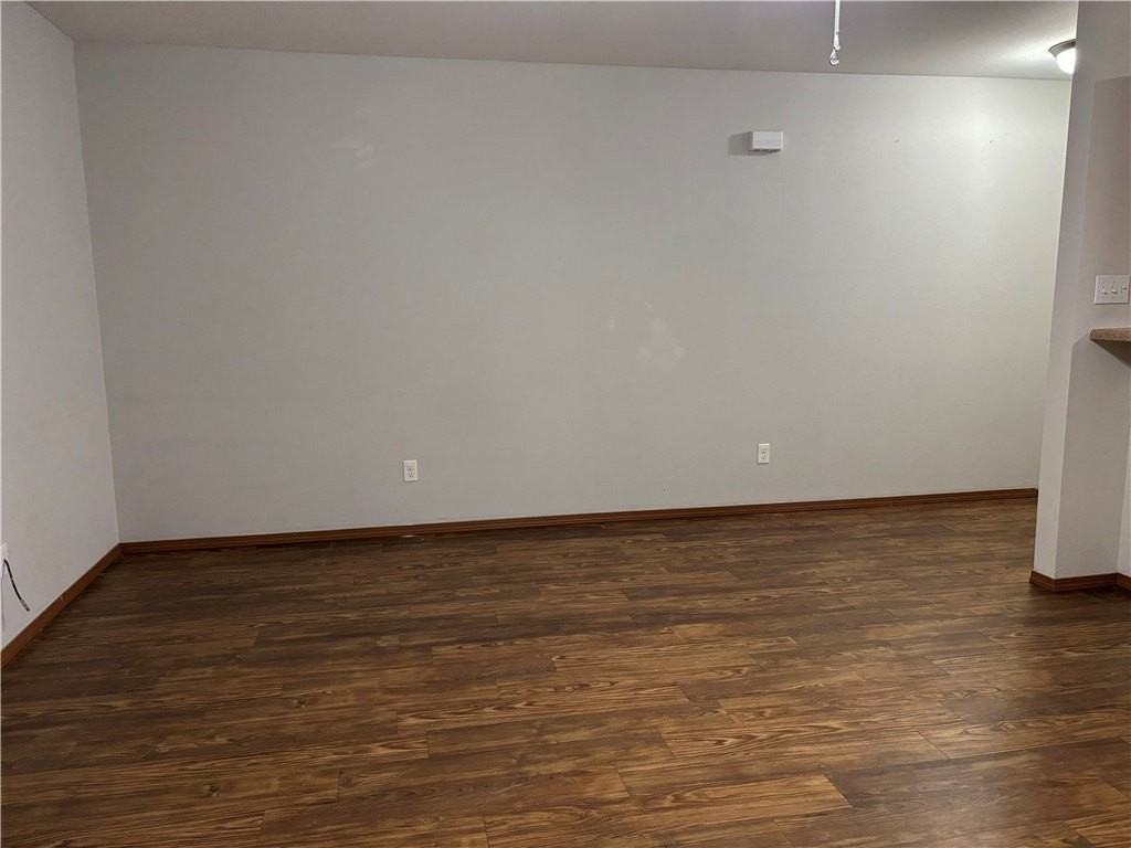 112 Sage St - Photo 4 of 11