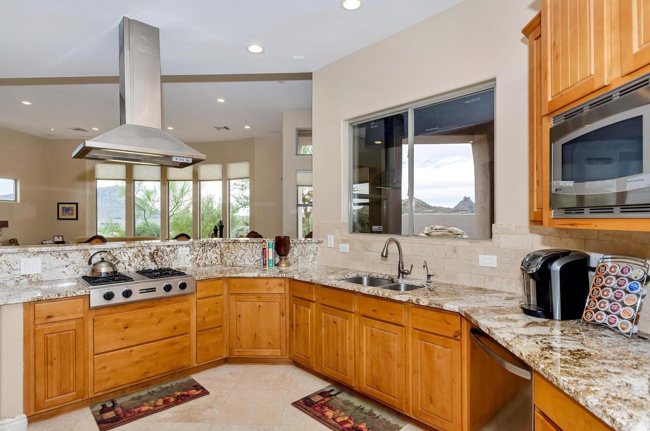 10911 E Mark Ln - Photo 6 of 24