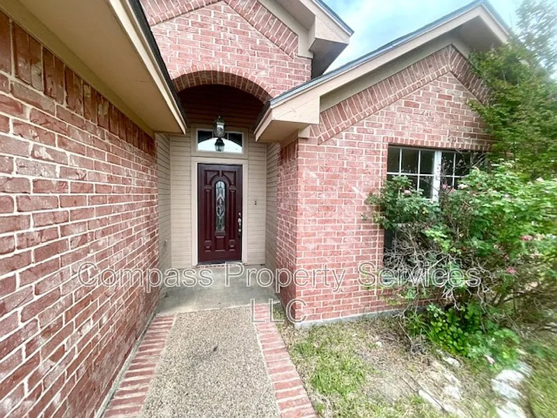 2924 Palomino Trl - Photo 2 of 13