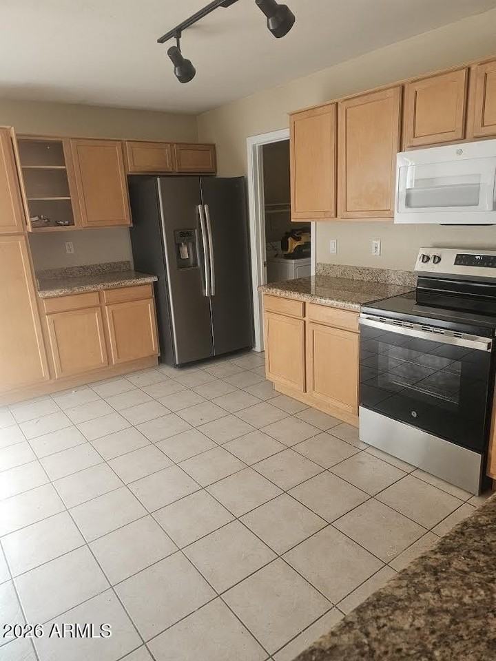 43839 W Rio Grande Dr - Photo 3 of 8
