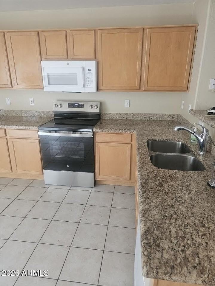 43839 W Rio Grande Dr - Photo 4 of 8