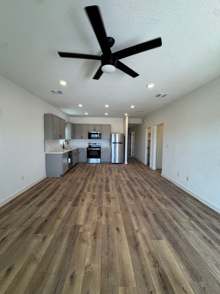 2105 Vista Cyn #B - Photo 2 of 19