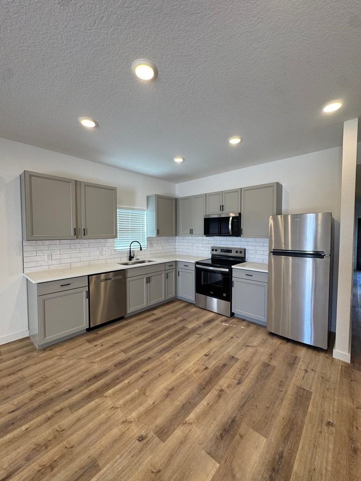 2105 Vista Cyn #B - Photo 3 of 19