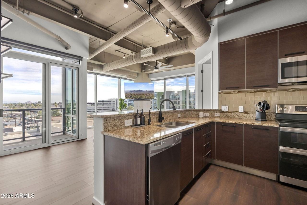 1 E Lexington Ave #503 - Photo 3 of 39