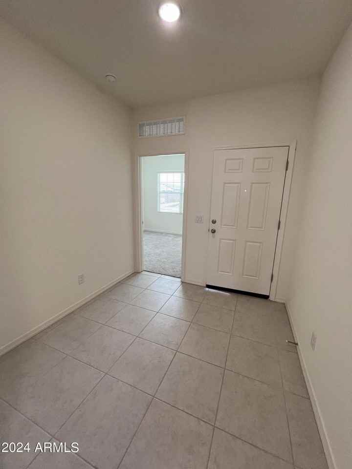 2004 E Driftwood Dr - Photo 3 of 24