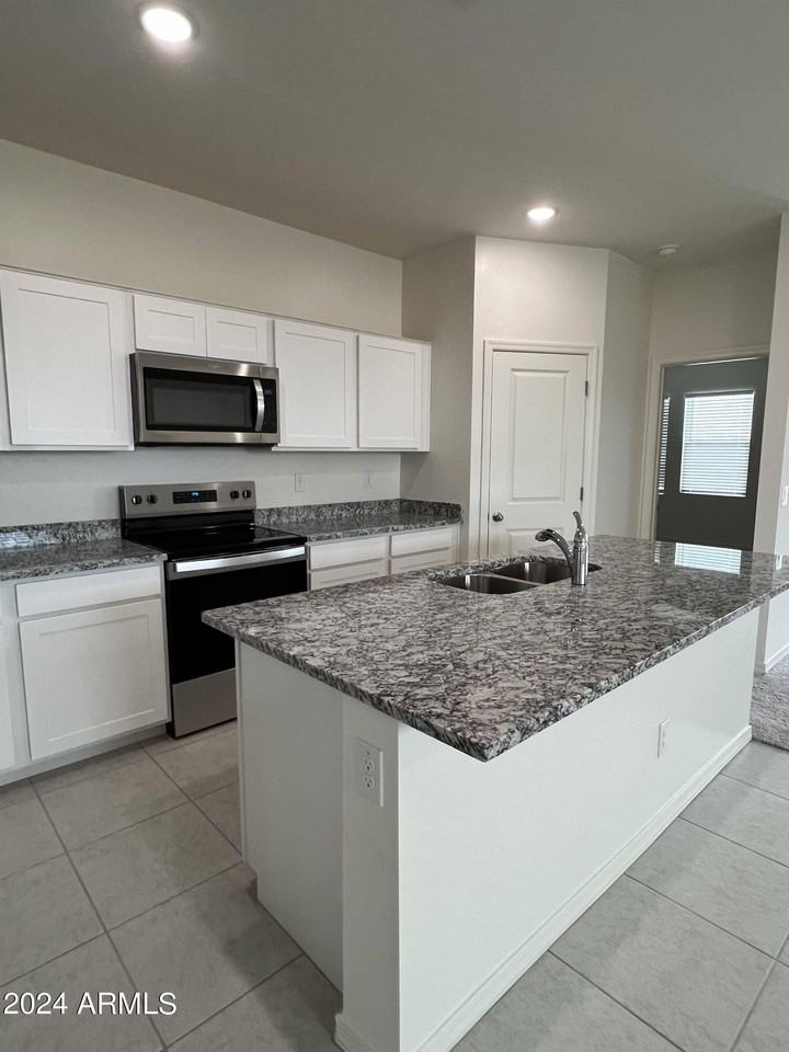 2004 E Driftwood Dr - Photo 5 of 24