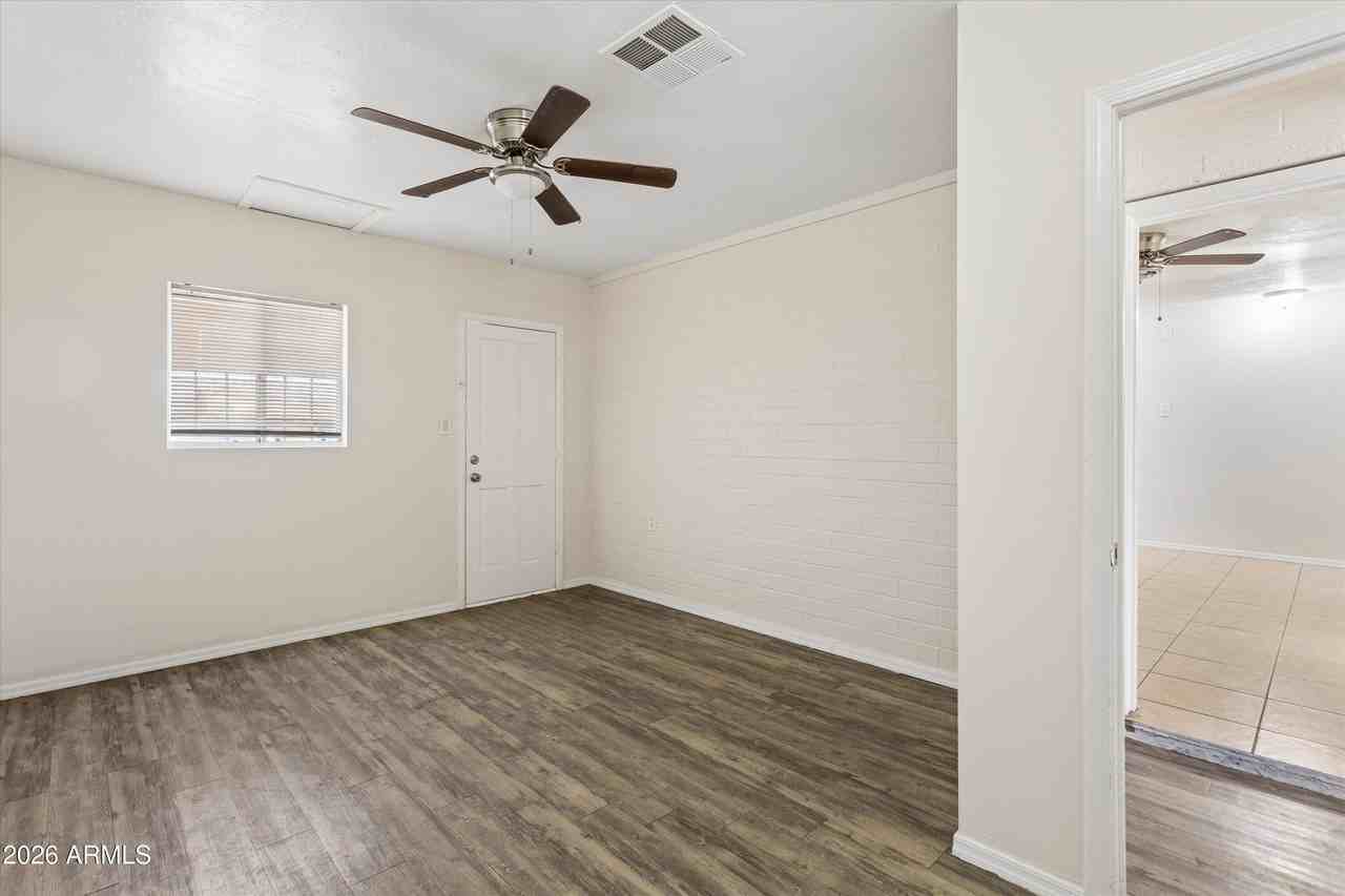 735 E South Mountain Ave - Photo 5 of 41