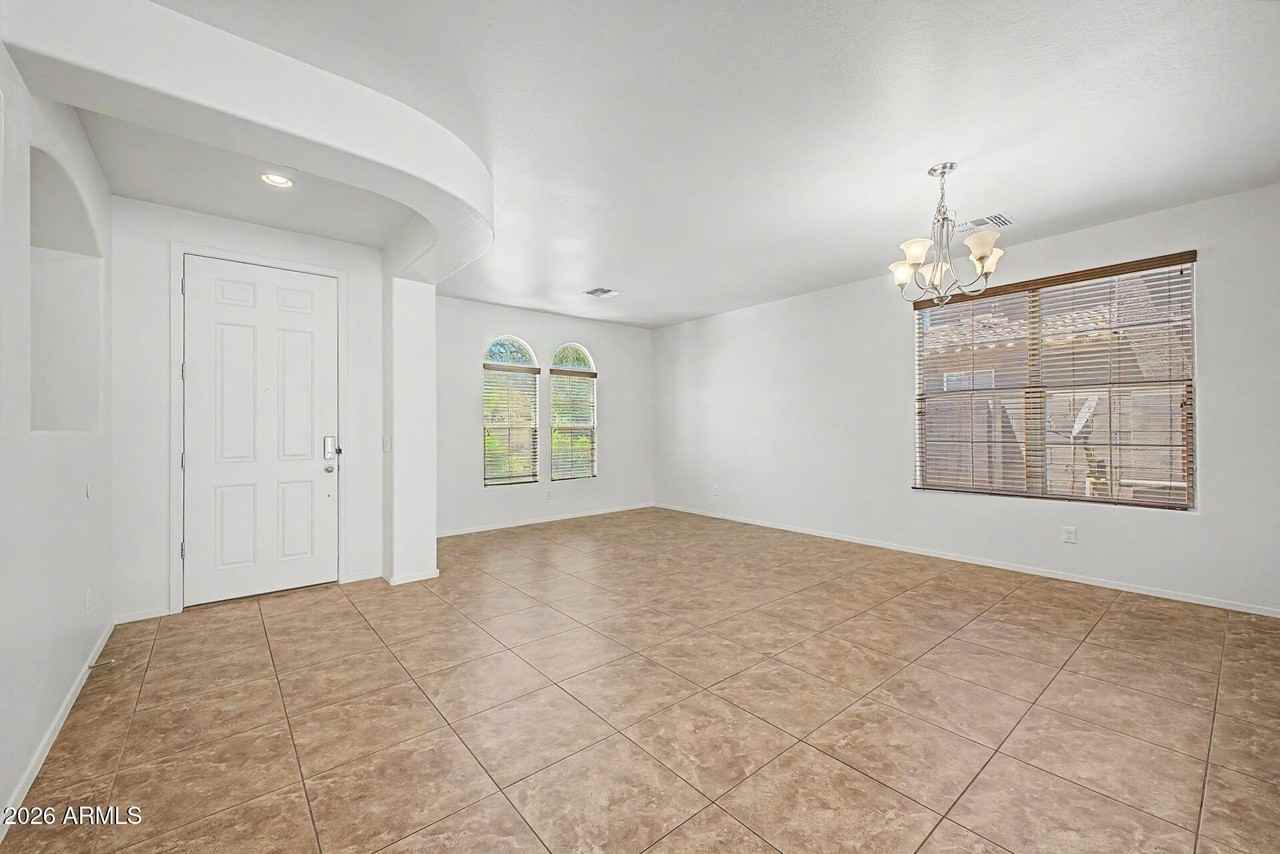 15102 W Westview Dr - Photo 4 of 35
