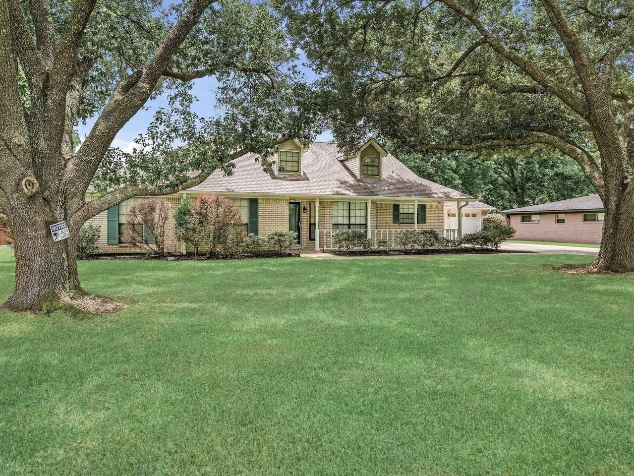 6970 Ellen Ln - Photo 3 of 34