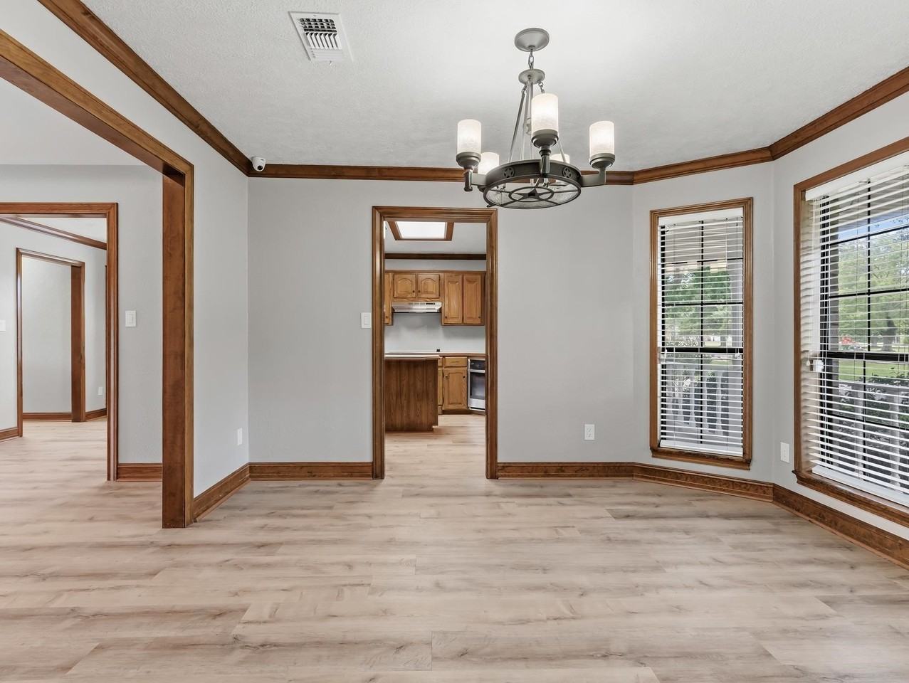 6970 Ellen Ln - Photo 7 of 34