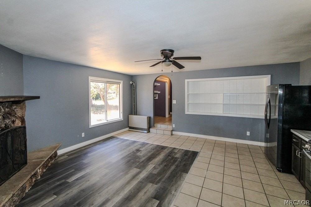 541 Spruce Ln - Photo 4 of 20