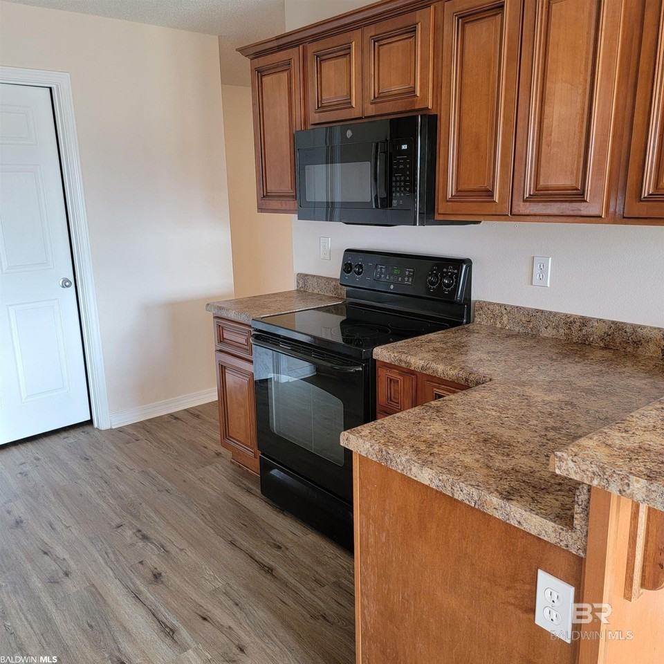 1701 Woodbridge Cir E - Photo 4 of 8