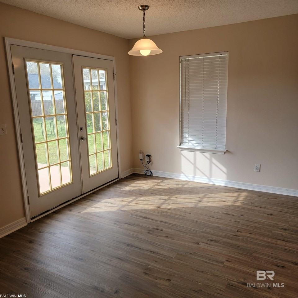 1701 Woodbridge Cir E - Photo 6 of 8