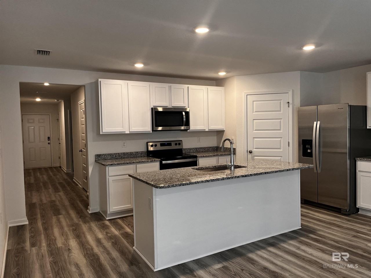 7047 Camp St - Photo 4 of 37