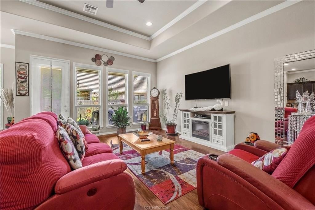 2527 Warkworth Ln - Photo 3 of 20