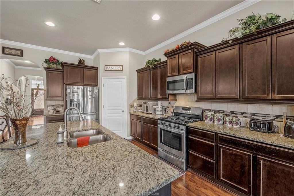 2527 Warkworth Ln - Photo 5 of 20