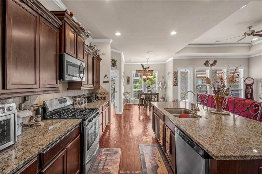 2527 Warkworth Ln - Photo 6 of 20