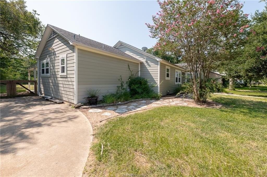 709 Inwood Dr - Photo 3 of 23
