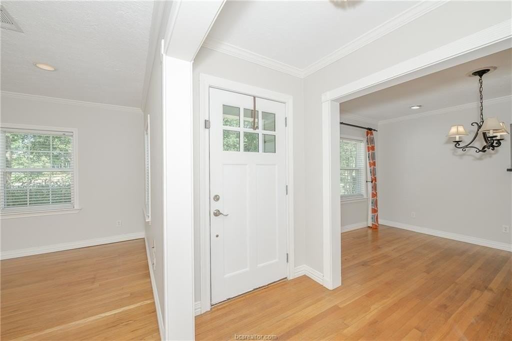 709 Inwood Dr - Photo 4 of 23