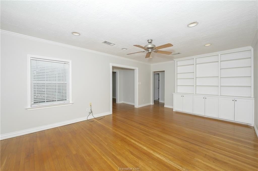 709 Inwood Dr - Photo 5 of 23