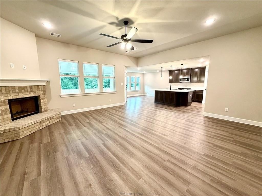 1216 Bridgewater Dr - Photo 2 of 20