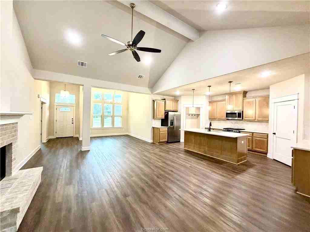 1206 Bridgewater Dr - Photo 3 of 18
