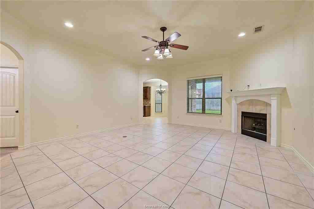 4232 Rocky Rhodes Dr - Photo 2 of 19