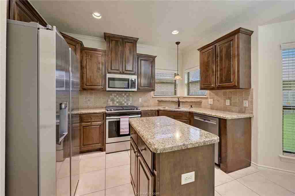 4232 Rocky Rhodes Dr - Photo 5 of 19