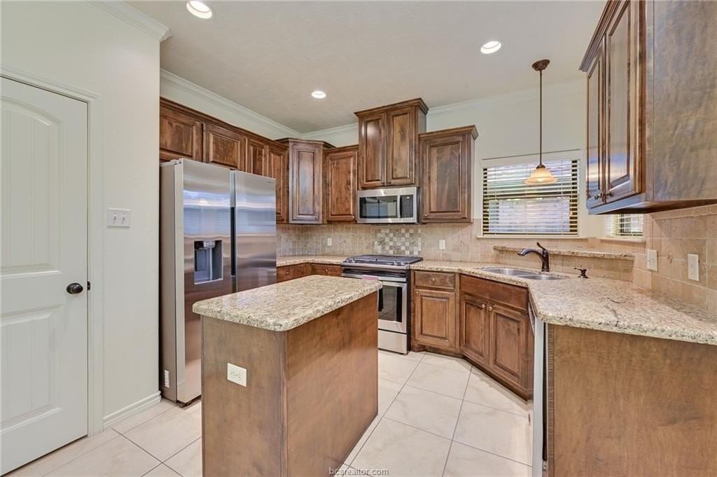 4232 Rocky Rhodes Dr - Photo 6 of 19
