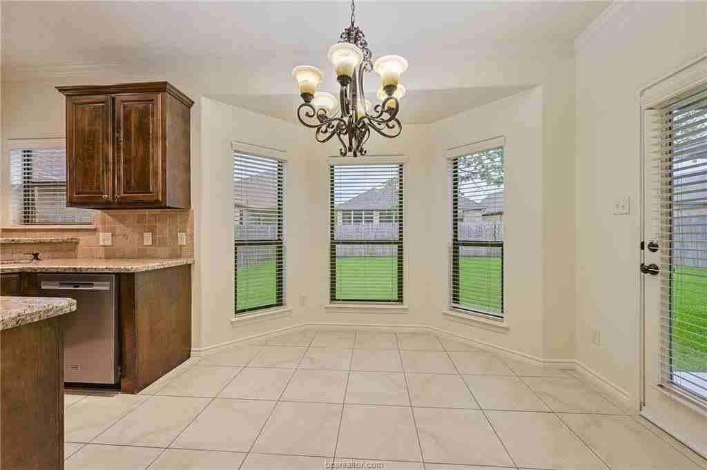 4232 Rocky Rhodes Dr - Photo 7 of 19