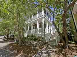 featured image of 216 Hawthorn St