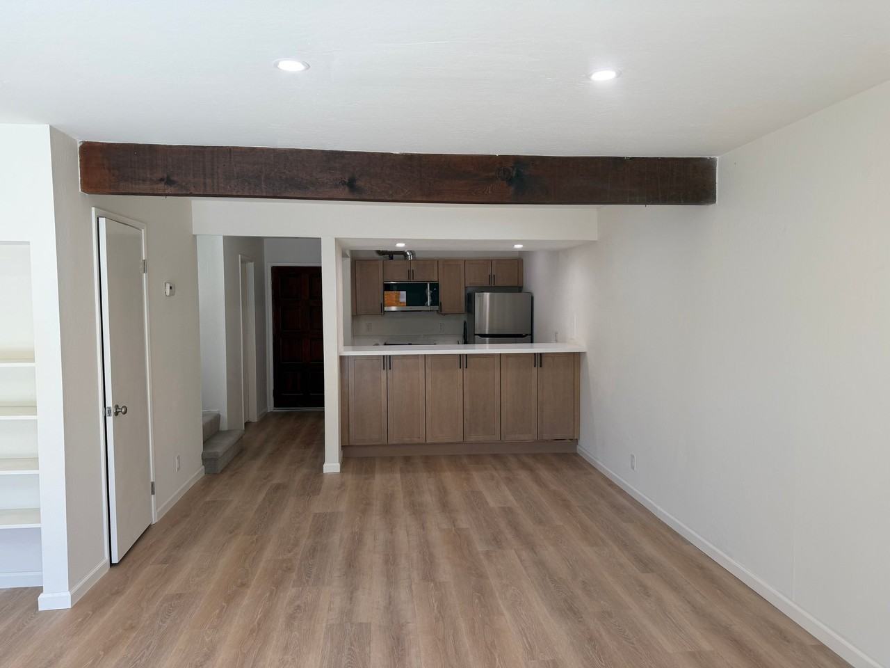 2038 Ascot Dr #D - Photo 6 of 33