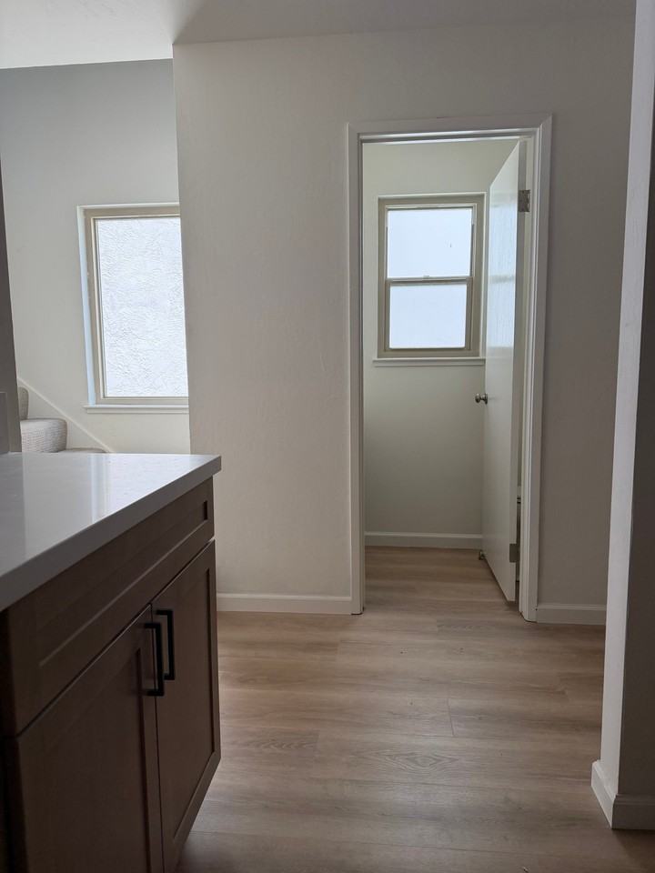 2038 Ascot Dr #D - Photo 7 of 33