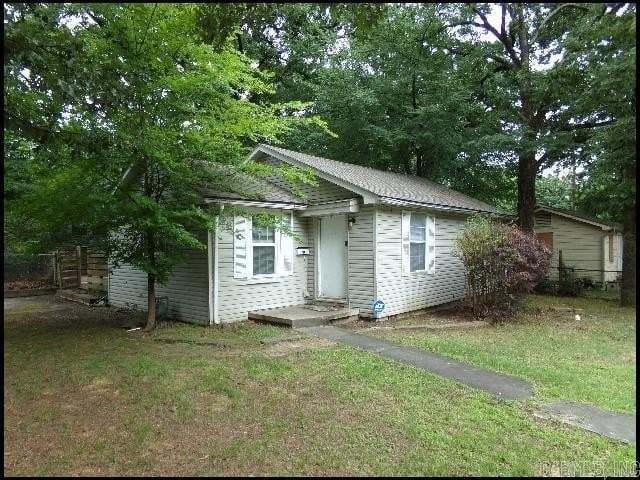 901 S Harrison St - Photo 2 of 21