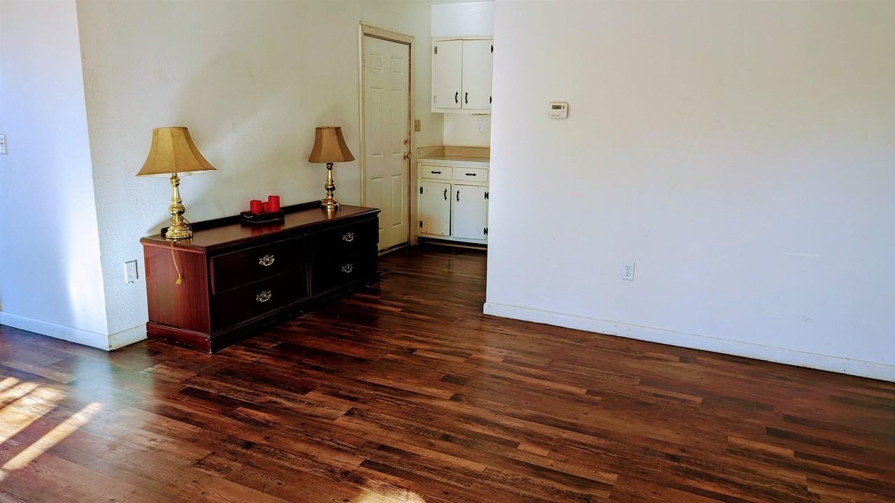 7 Arapaho Rd - Photo 3 of 18