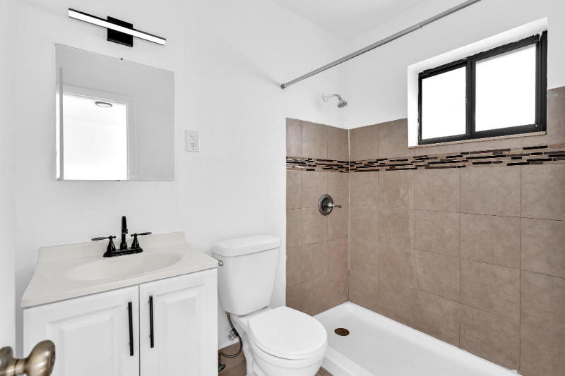 1027 Swstreet #7 - Photo 4 of 7