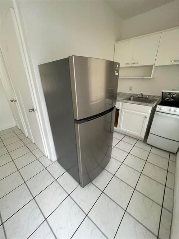250 Nestreet #7653 - Photo 3 of 5