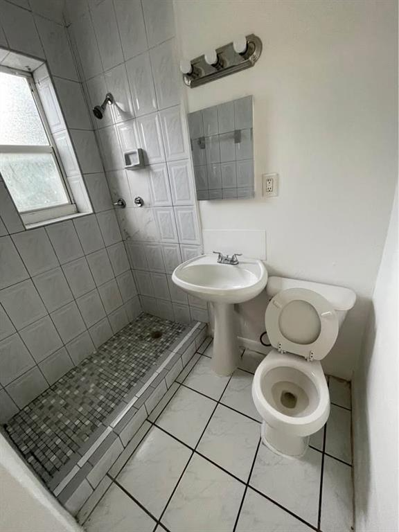250 Nestreet #7653 - Photo 4 of 5