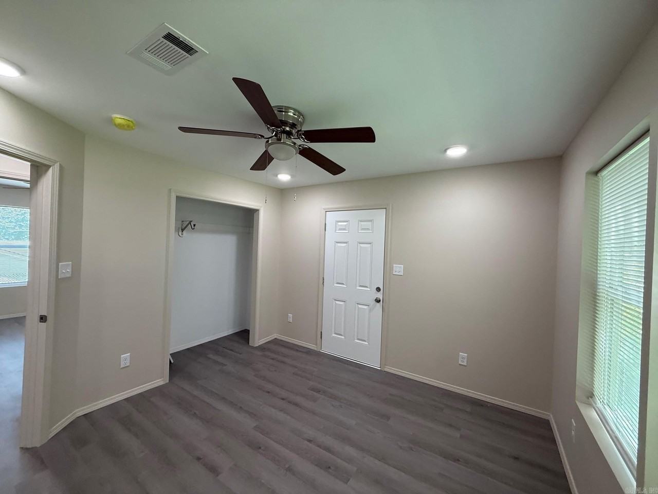 1226 School St - Photo 5 of 13