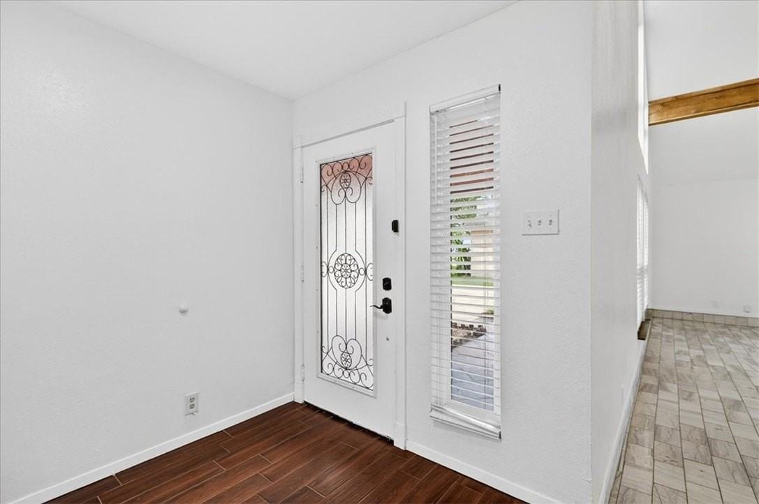 5025 Romford Dr - Photo 4 of 40