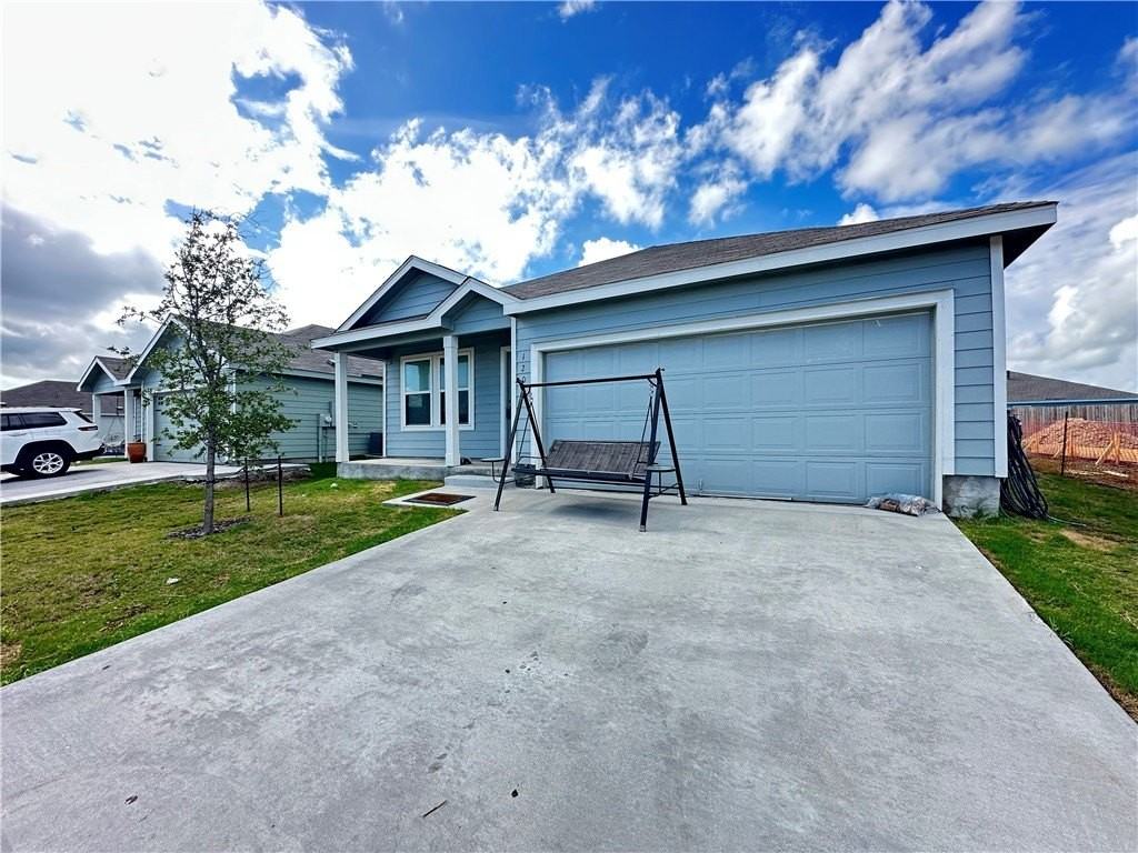 1203 Athena Dr - Photo 3 of 40
