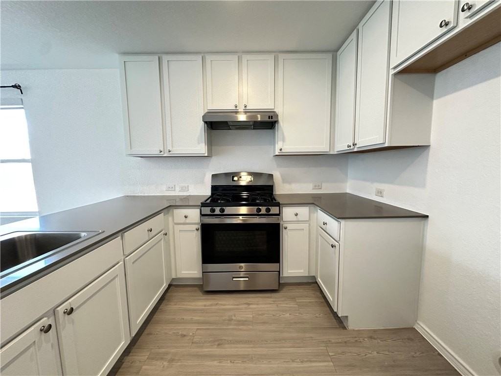 1203 Athena Dr - Photo 5 of 40