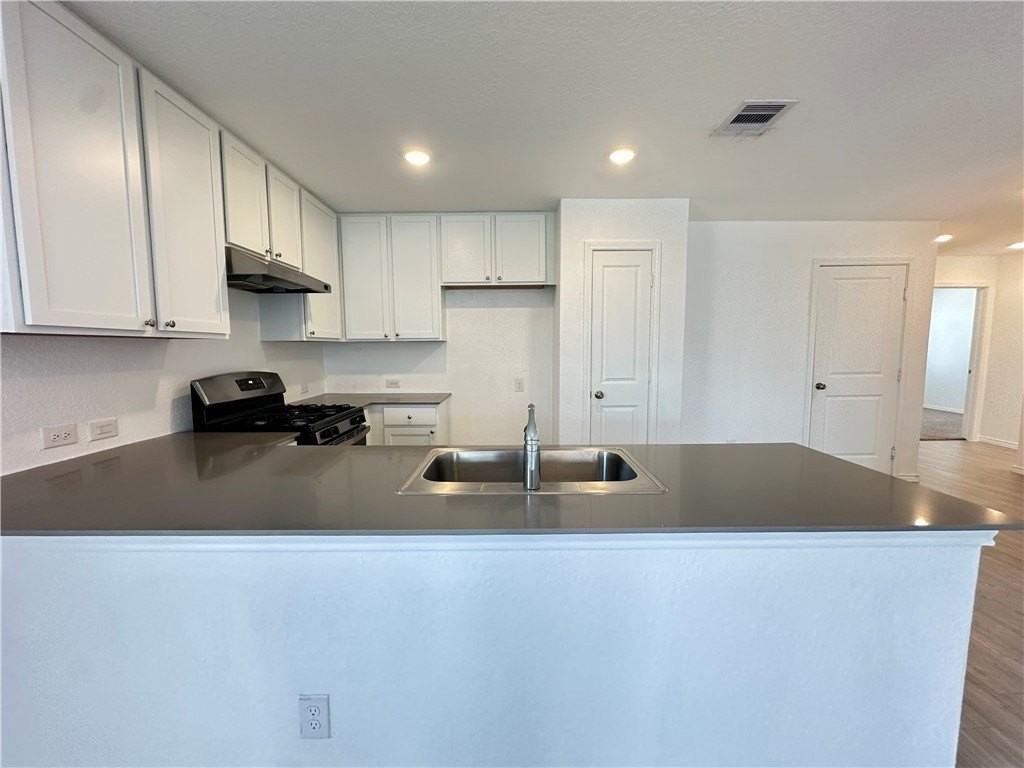 1203 Athena Dr - Photo 7 of 40