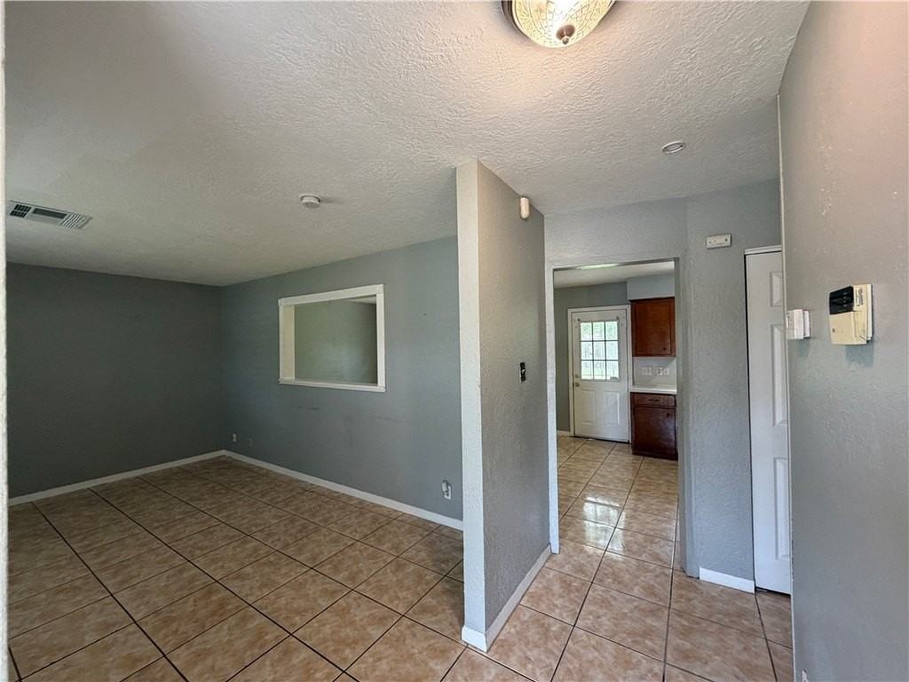 4406 Donegal Dr - Photo 3 of 24