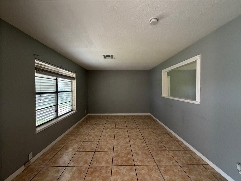 4406 Donegal Dr - Photo 4 of 24